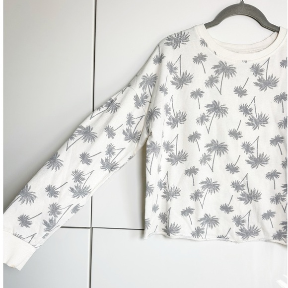 Zoe + Liv women’s cropped palm tree sweatshirt SZ medium cream gray roll hem - Picture 2 of 4